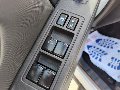 Used 2022 Nissan Frontier SV image 16