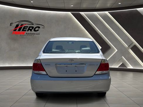Used 2005 Toyota Camry LE FWD image 54
