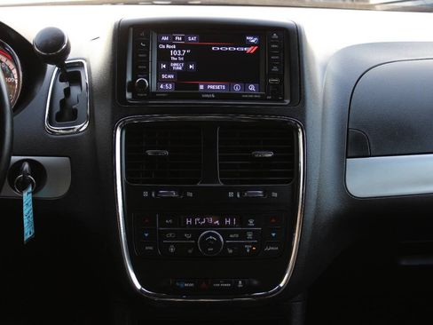 Used 2018 Dodge Grand Caravan GT image 31