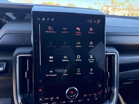 Used 2025 GMC Yukon XL Denali image 24