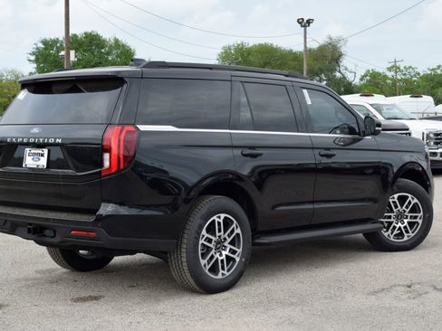 New 2026 Ford Expedition Active RWD image 6