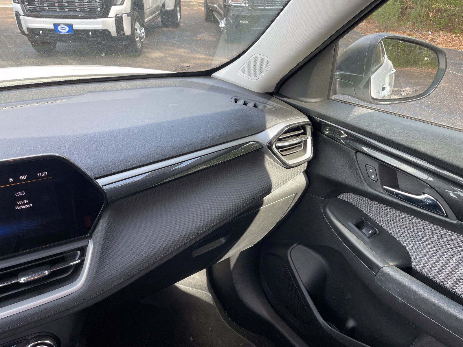 Used 2025 Chevrolet TrailBlazer LS w/ LS Convenience Package FWD image 29