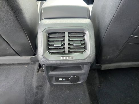 Used 2022 Volkswagen Tiguan SE R-Line image 25