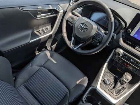 Used 2023 Toyota RAV4 XSE AWD/4WD image 9