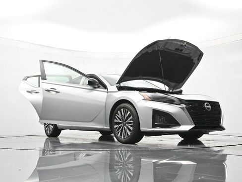 Certified 2025 Nissan Altima 2.5 SV FWD image 49