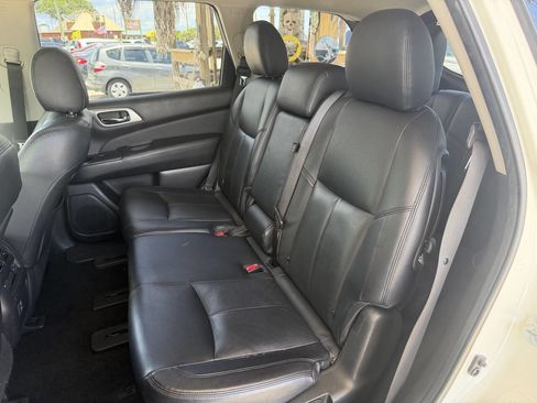 Used 2018 Nissan Pathfinder SV AWD/4WD image 14