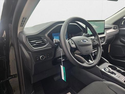 New 2025 Ford Escape SE image 3