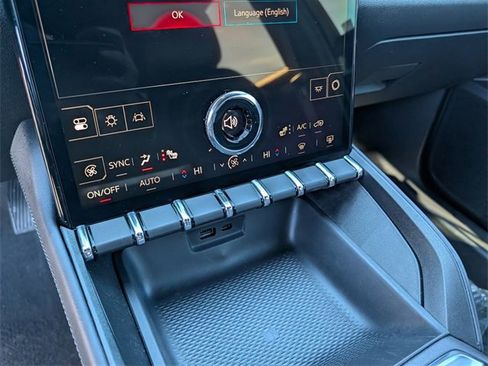 Used 2025 GMC Terrain Elevation w/ Elevation Premium Package image 11