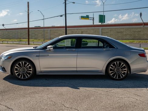 Used 2017 Lincoln Continental Select image 4