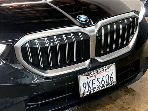 Used 2024 BMW 530i w/ Premium Package image 32