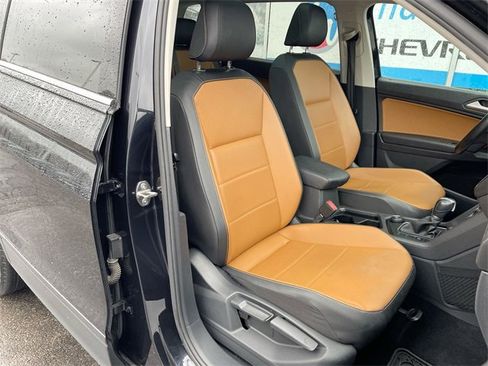 Used 2019 Volkswagen Tiguan SE w/ Panoramic Sunroof Package image 27