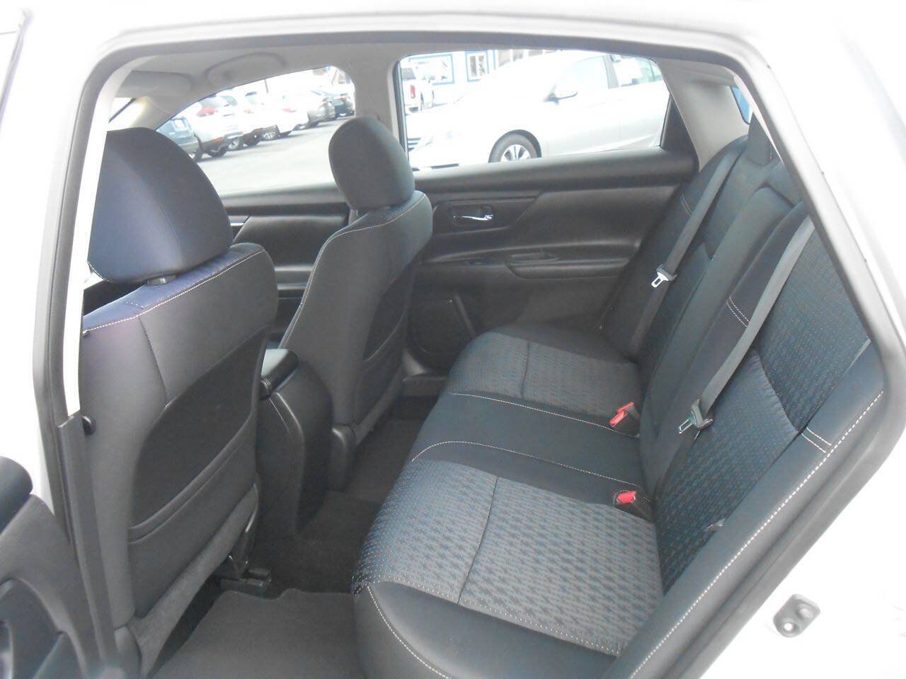 Used 2016 Nissan Altima 2.5 S w/ Power Driver Seat Package FWD image 11