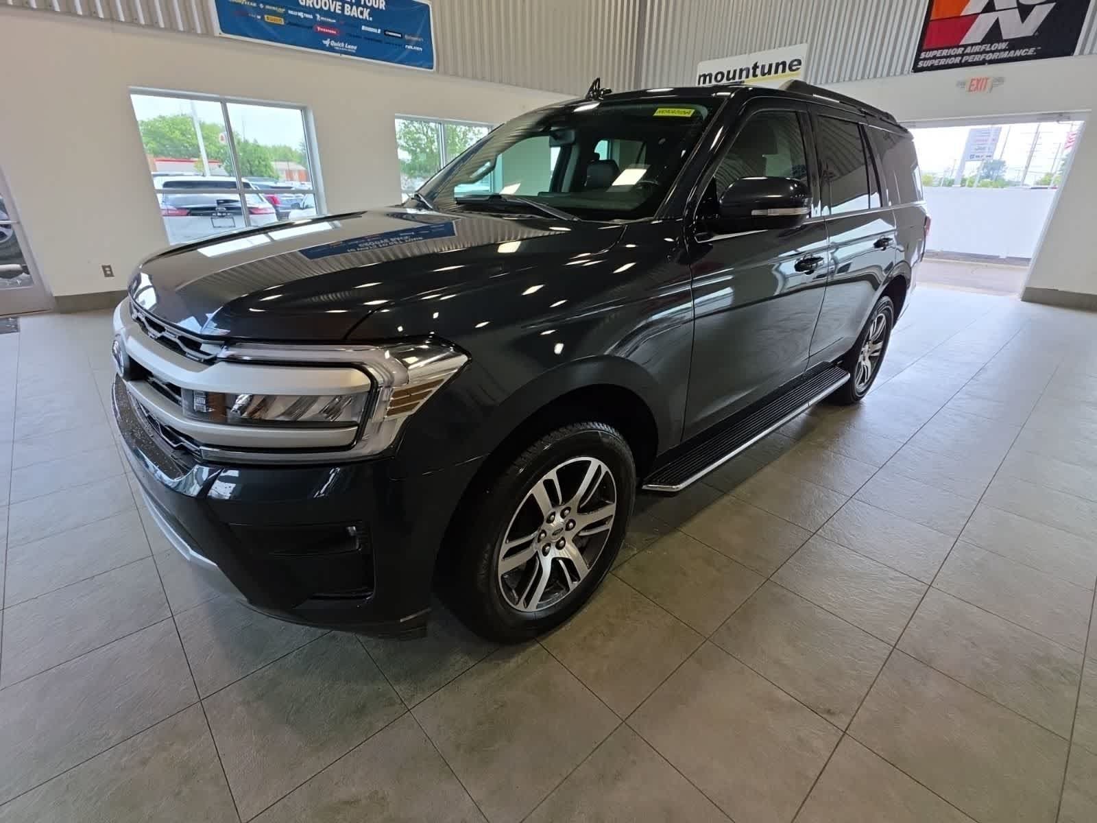 Used 2022 Ford Expedition XLT AWD/4WD image 1
