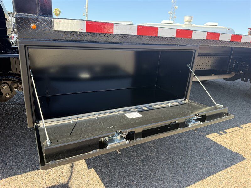 Used 2025 Isuzu NPR RWD image 8