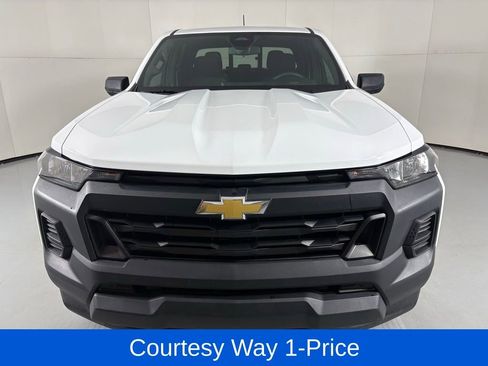 Used 2025 Chevrolet Colorado W/T w/ Advanced Trailering Package RWD image 4