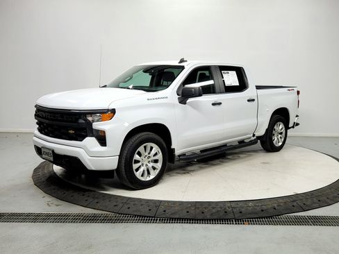 Used 2024 Chevrolet Silverado 1500 Custom image 3