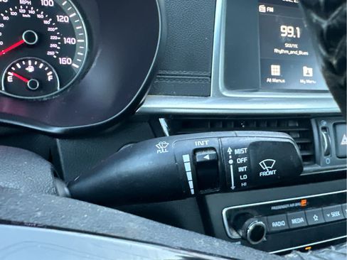 Used 2020 Kia Optima S image 28