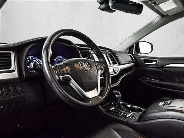 Used 2017 Toyota Highlander XLE w/ Protection Package #3 AWD/4WD image 10