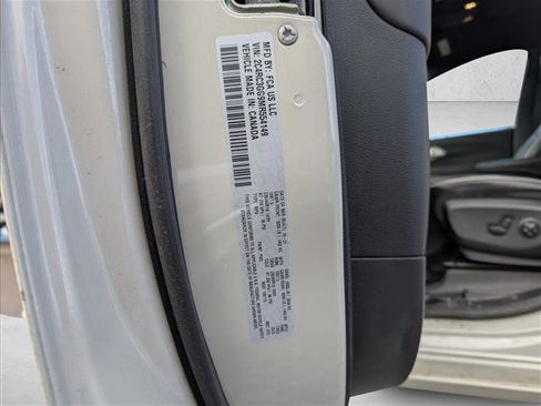 Used 2021 Chrysler Pacifica Limited w/ Uconnect Theater Family Group image 15