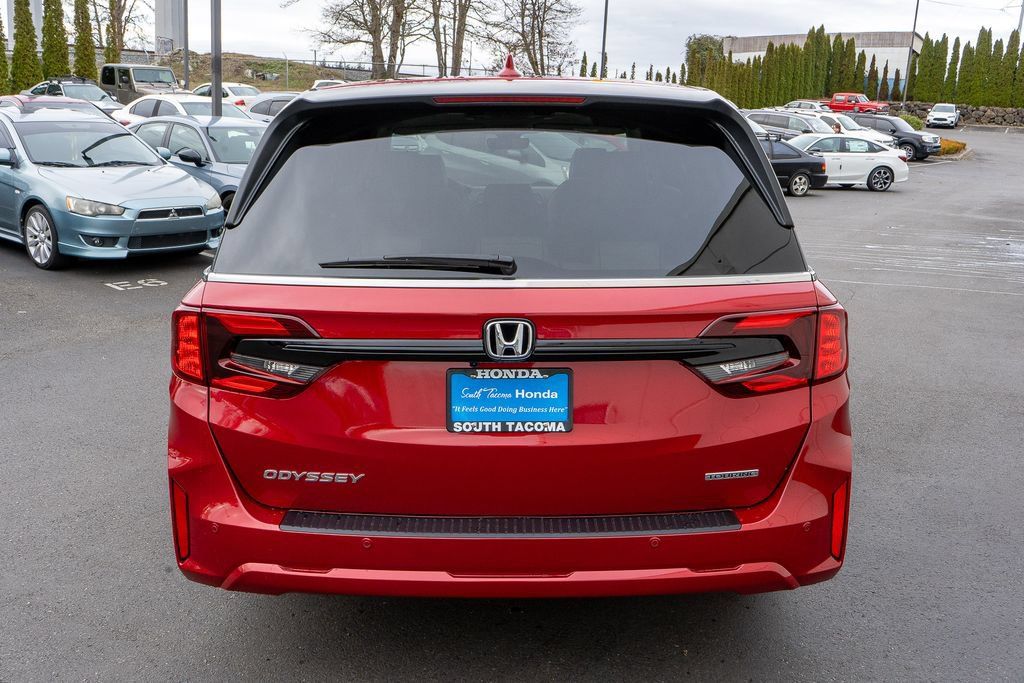 New 2026 Honda Odyssey Touring image 7