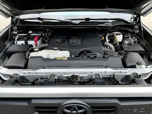 Used 2025 Toyota Tundra Limited w/ TRD Off-Road Package AWD/4WD image 33