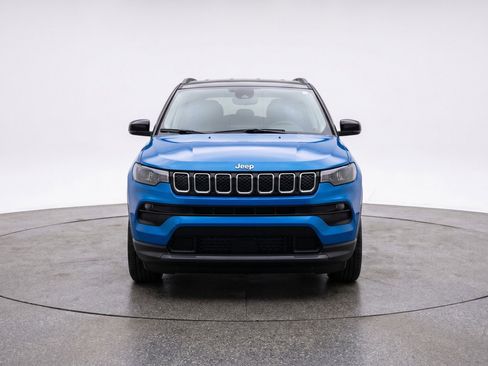 Used 2025 Jeep Compass Limited AWD/4WD image 2