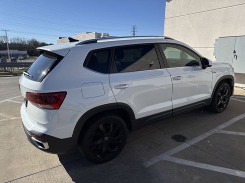 Used 2023 Volkswagen Taos SE image 10