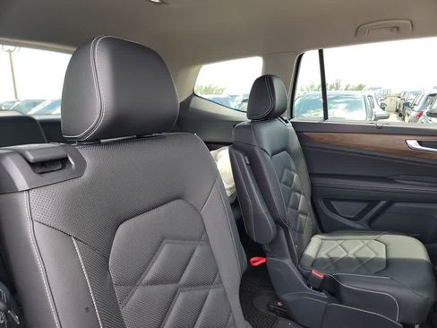 Certified 2024 Volkswagen Atlas SE FWD image 30