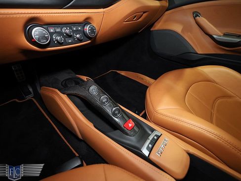 Used 2018 Ferrari 488 GTB RWD image 25