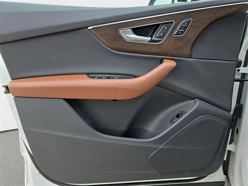 Used 2025 Audi Q7 3.0T Premium w/ Convenience Package image 31