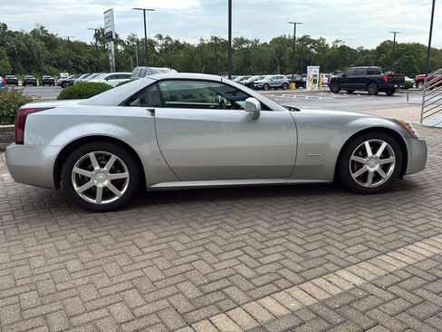 Used 2007 Cadillac XLR RWD image 6