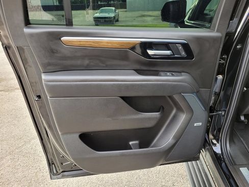 Used 2026 Chevrolet Suburban High Country RWD image 16