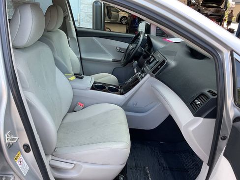 Used 2010 Toyota Venza AWD w/ Convenience Pkg image 37