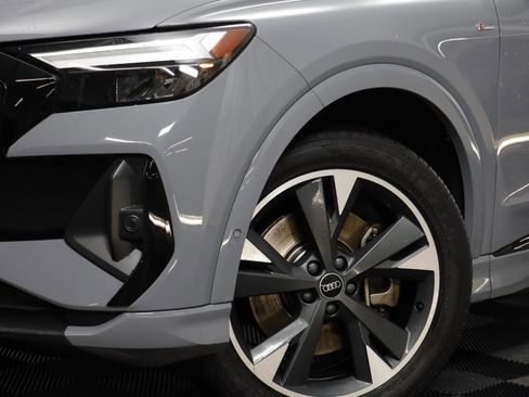 Used 2023 Audi Q4 e-tron Premium Plus w/ Premium Plus image 3