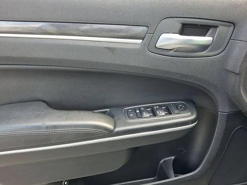 Used 2018 Chrysler 300 Touring RWD image 13