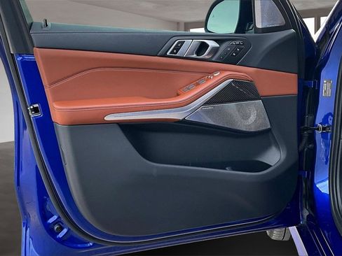 Used 2025 BMW X7 M60i image 18