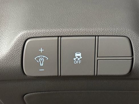 Certified 2025 Hyundai Elantra Sport image 33