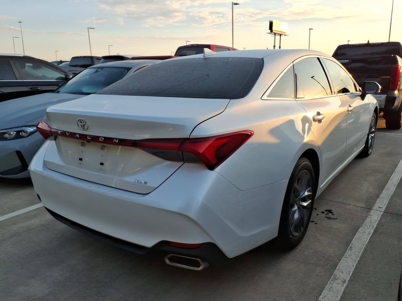 Certified 2022 Toyota Avalon XLE FWD image 8