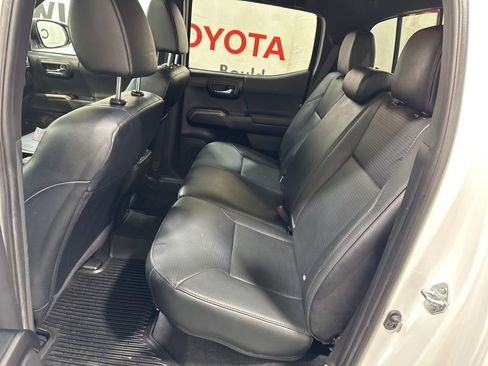 Used 2022 Toyota Tacoma TRD Off-Road image 19