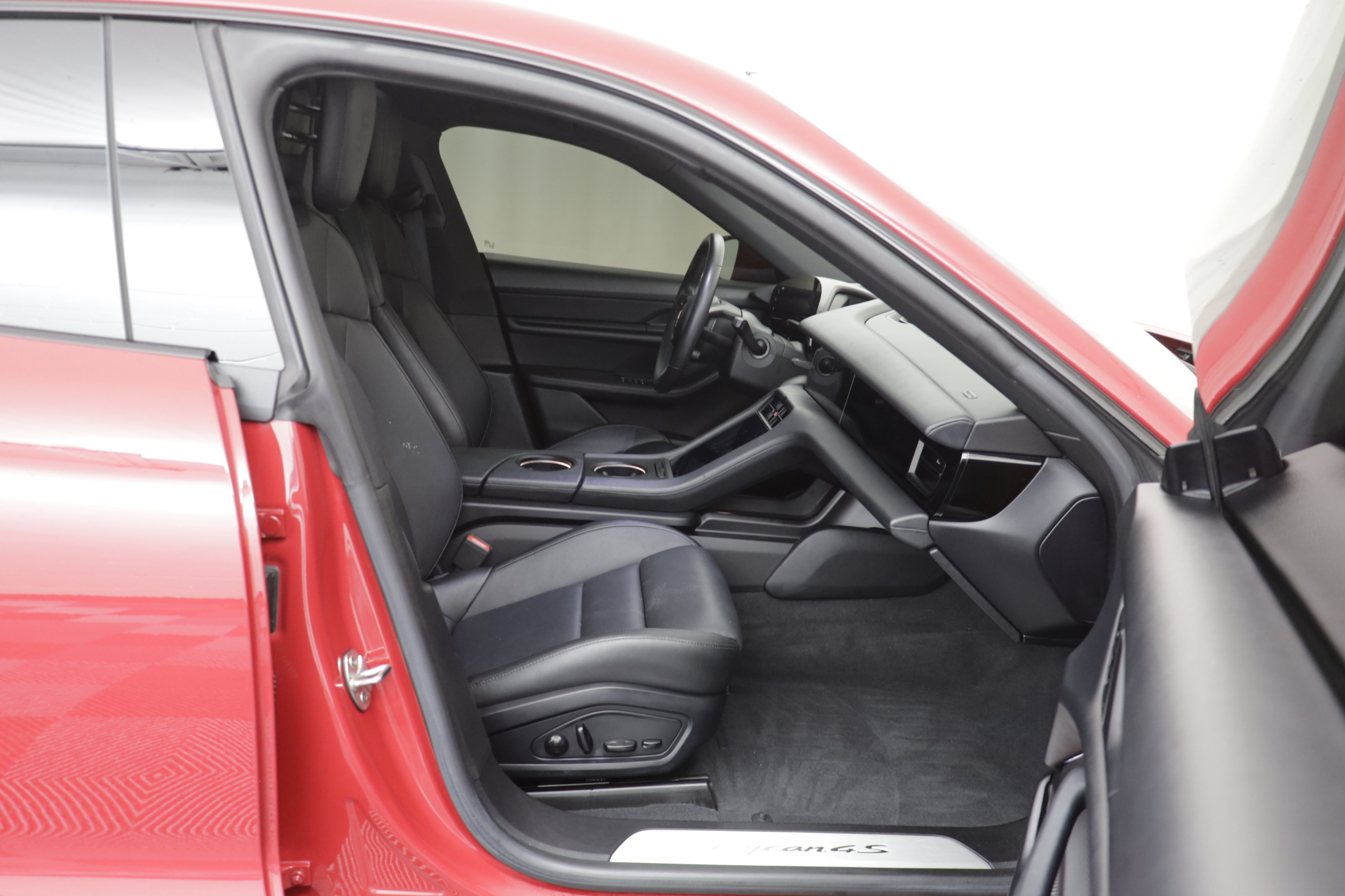 Used 2020 Porsche Taycan 4S AWD/4WD image 20