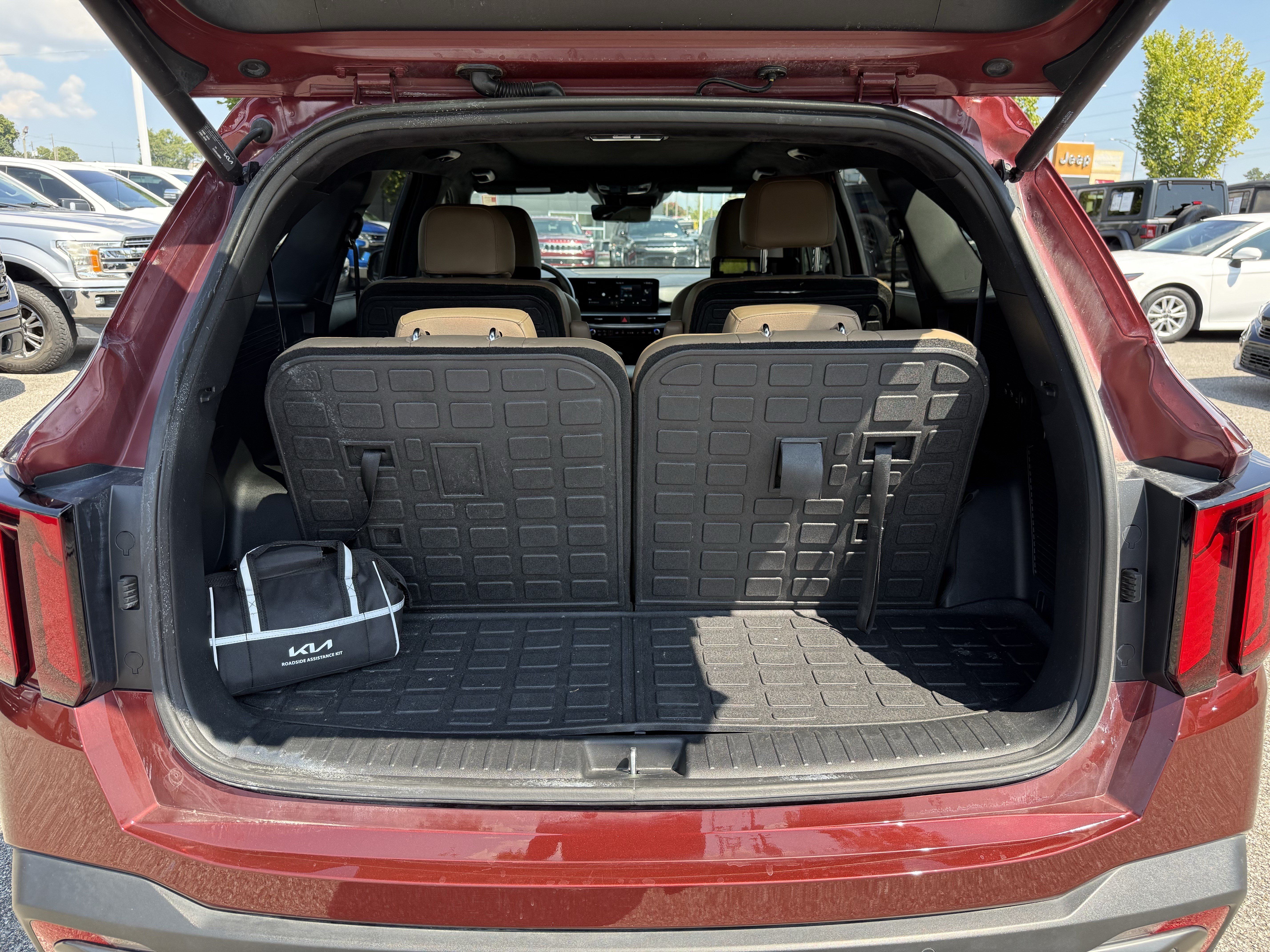 Used 2025 Kia Sorento SX Prestige w/ Olive Brown Leather Package AWD/4WD image 36