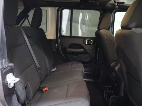 Used 2021 Jeep Wrangler Unlimited Sahara AWD/4WD image 13
