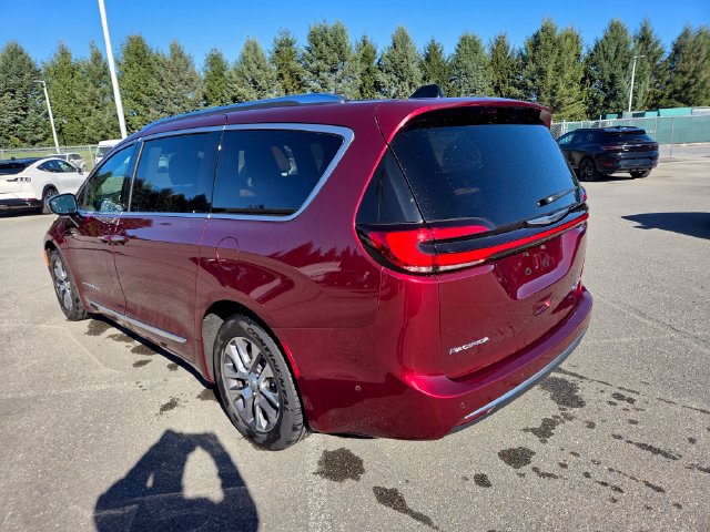 Used 2023 Chrysler Pacifica Pinnacle FWD image 14
