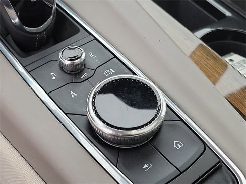 Certified 2022 Cadillac Escalade Premium Luxury Platinum image 36