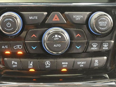 Used 2022 Jeep Grand Cherokee Laredo X image 14