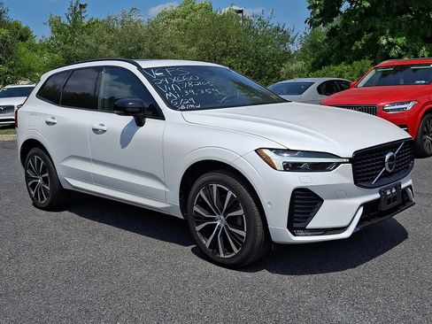Used 2024 Volvo XC60 B5 Plus w/ Protection Package Premier AWD/4WD image 8