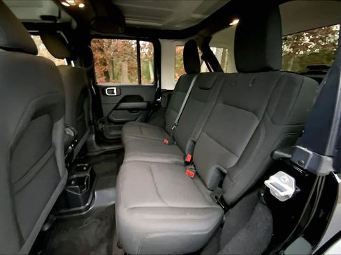 Used 2021 Jeep Wrangler Unlimited Sahara w/ LED Lighting Group image 18