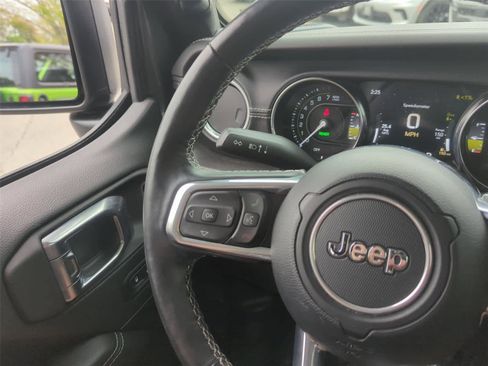 Used 2022 Jeep Wrangler Unlimited Sahara w/ Cold Weather Group AWD/4WD image 19