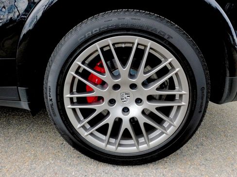 Used 2015 Porsche Cayenne Turbo image 24