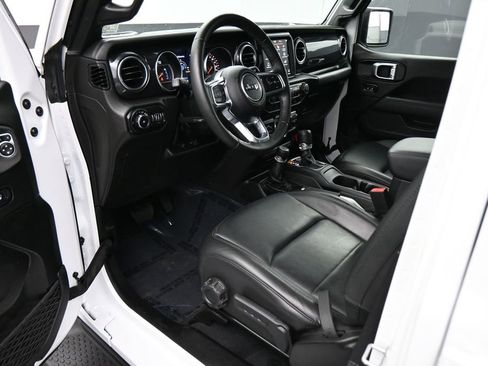 Used 2022 Jeep Wrangler Unlimited Sahara AWD/4WD image 2